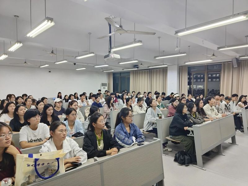 学院开展“铭记历史，砥砺前行”...